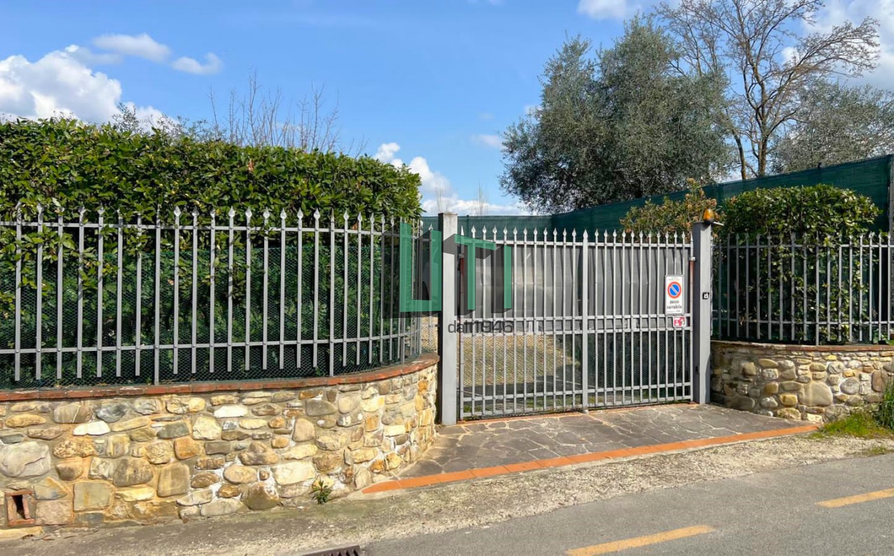 Villa con giardino in via della nave a rovezzano, Bagno a Ripoli