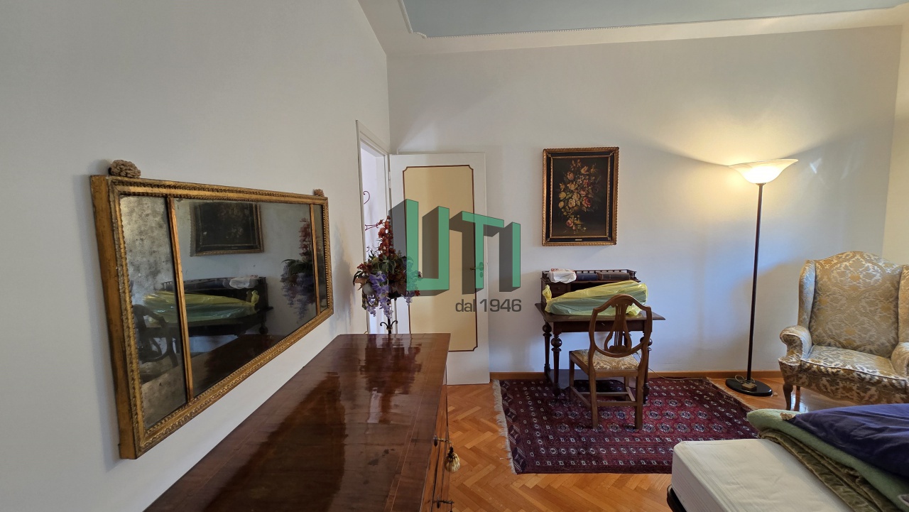 Quadrilocale con box in via filadelfia, Firenze