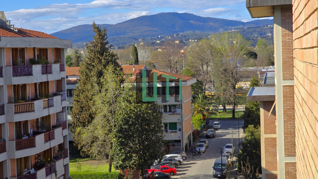 Quadrilocale con box in via filadelfia, Firenze