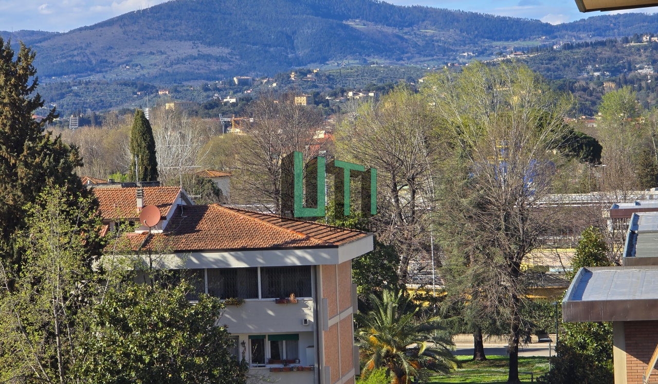 Quadrilocale con box in via filadelfia, Firenze