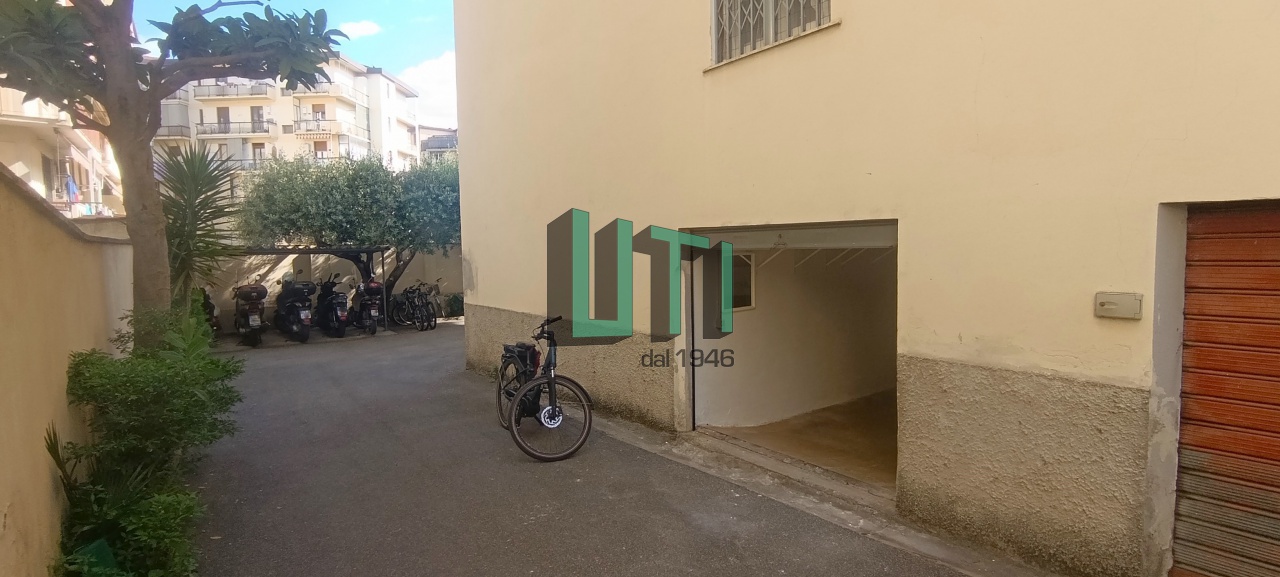 Box/Garage 12mq in vendita in via del bandino, Firenze