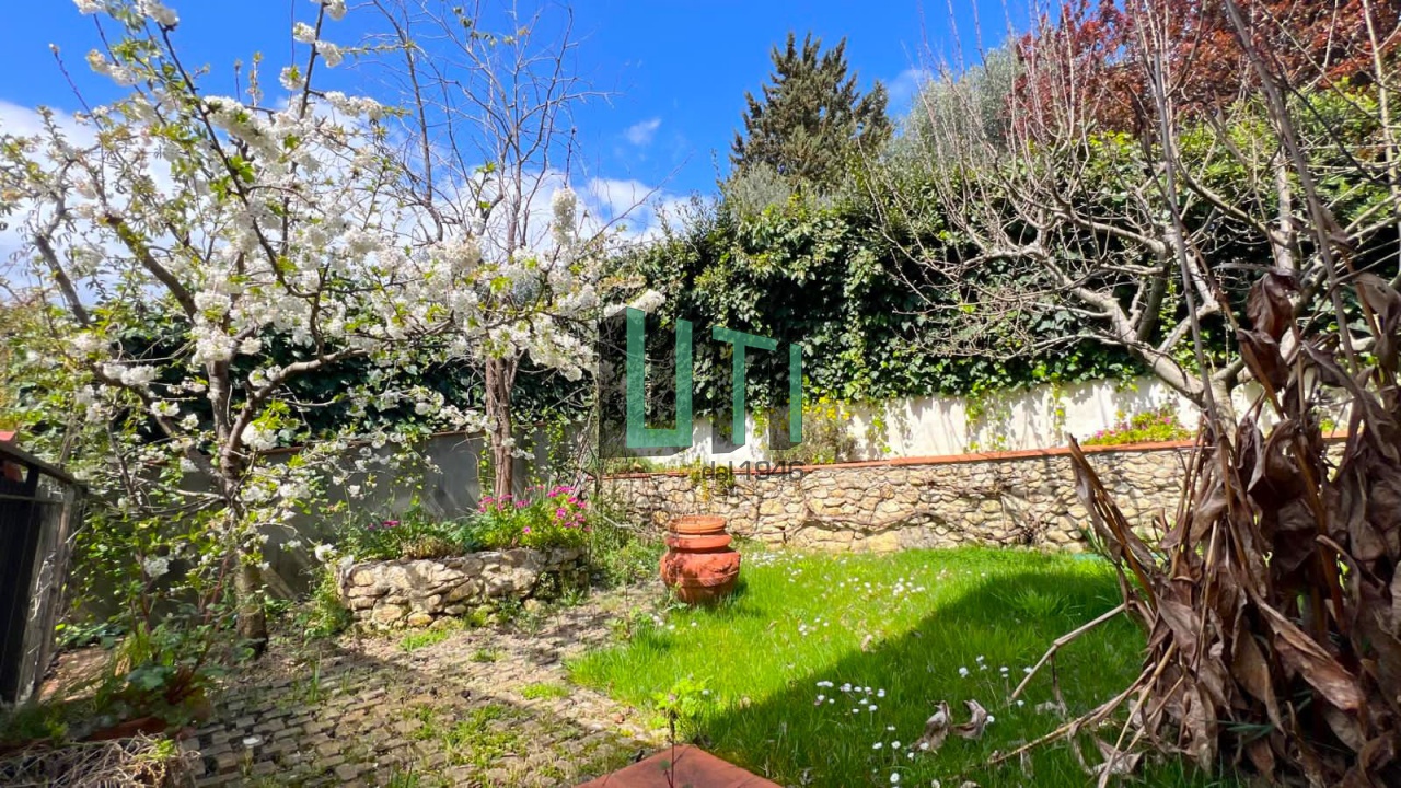 Casa indipendente con giardino in via borrani, Bagno a Ripoli