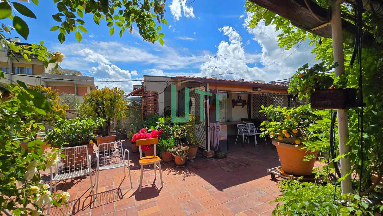Quadrilocale con terrazzo in via turati, Firenze