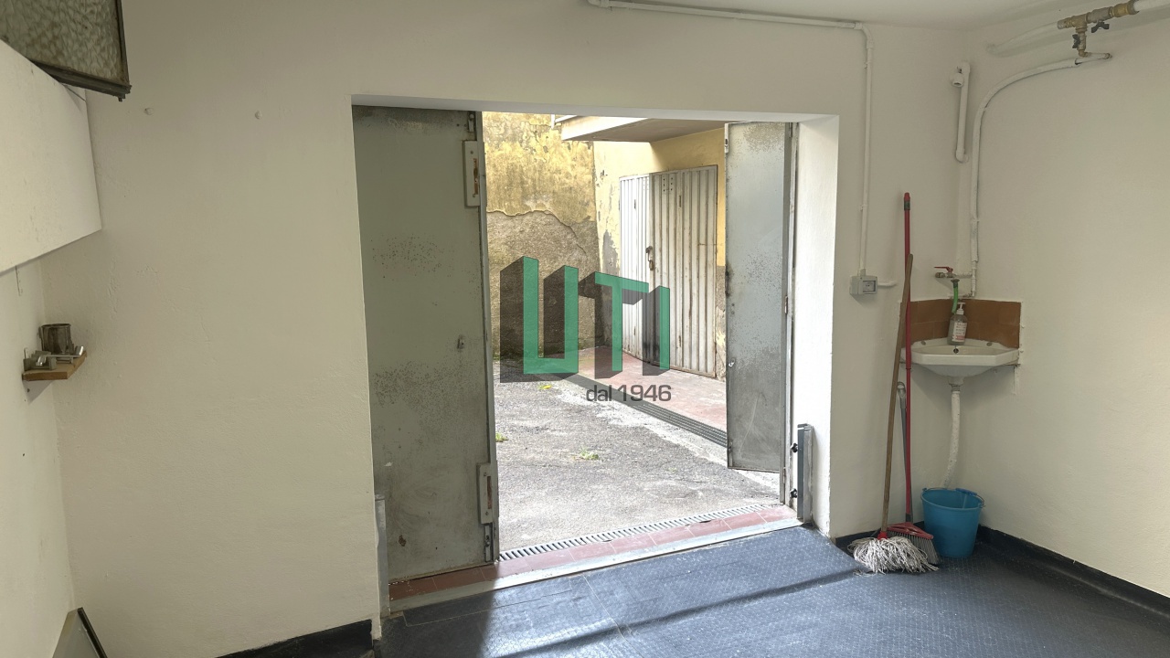 Posto auto coperto ristrutturato in via niccol� da uzzano, Firenze