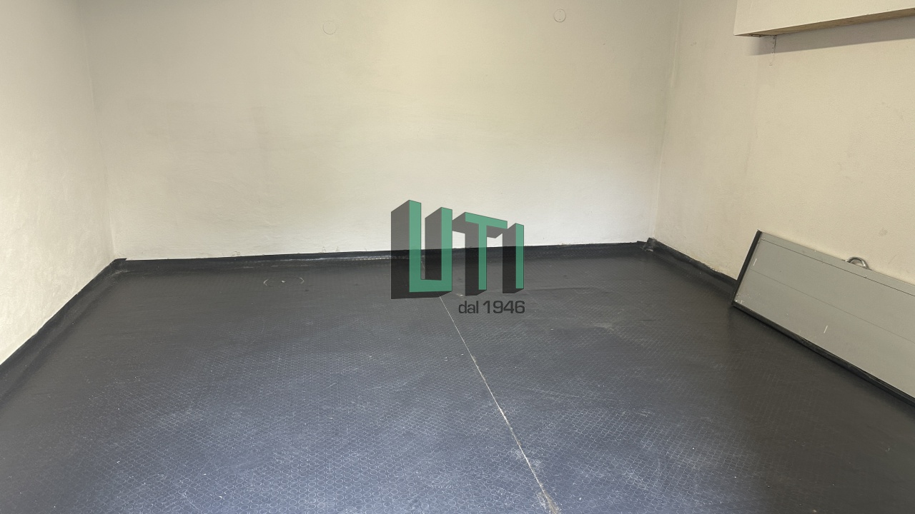 Posto auto coperto ristrutturato in via niccol� da uzzano, Firenze