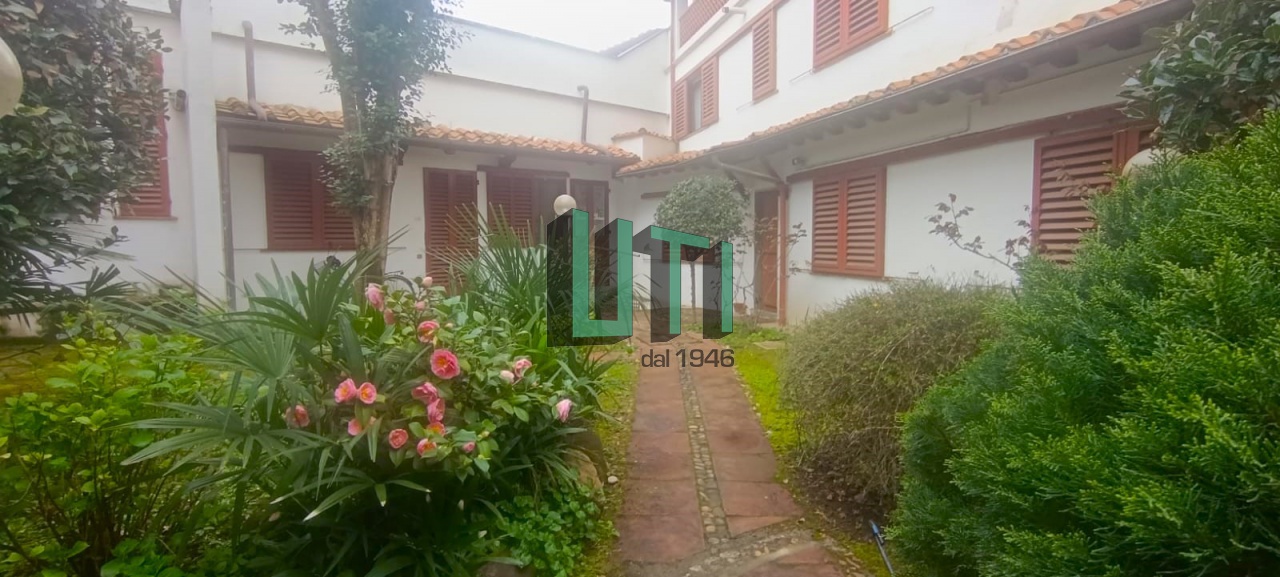 Ufficio con terrazzo in via bartolomeo scala, Firenze