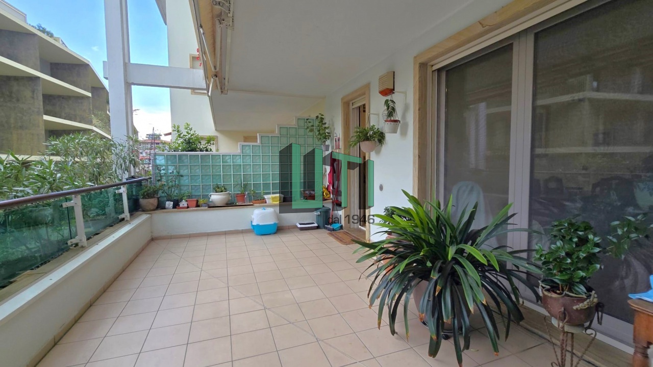 Appartamento con terrazzo in via barucci, Firenze