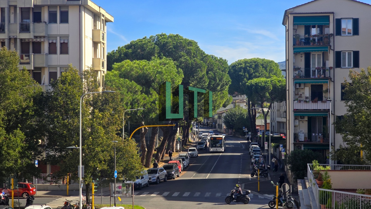 Quadrilocale da ristrutturare in via ambrogio traversari, Firenze