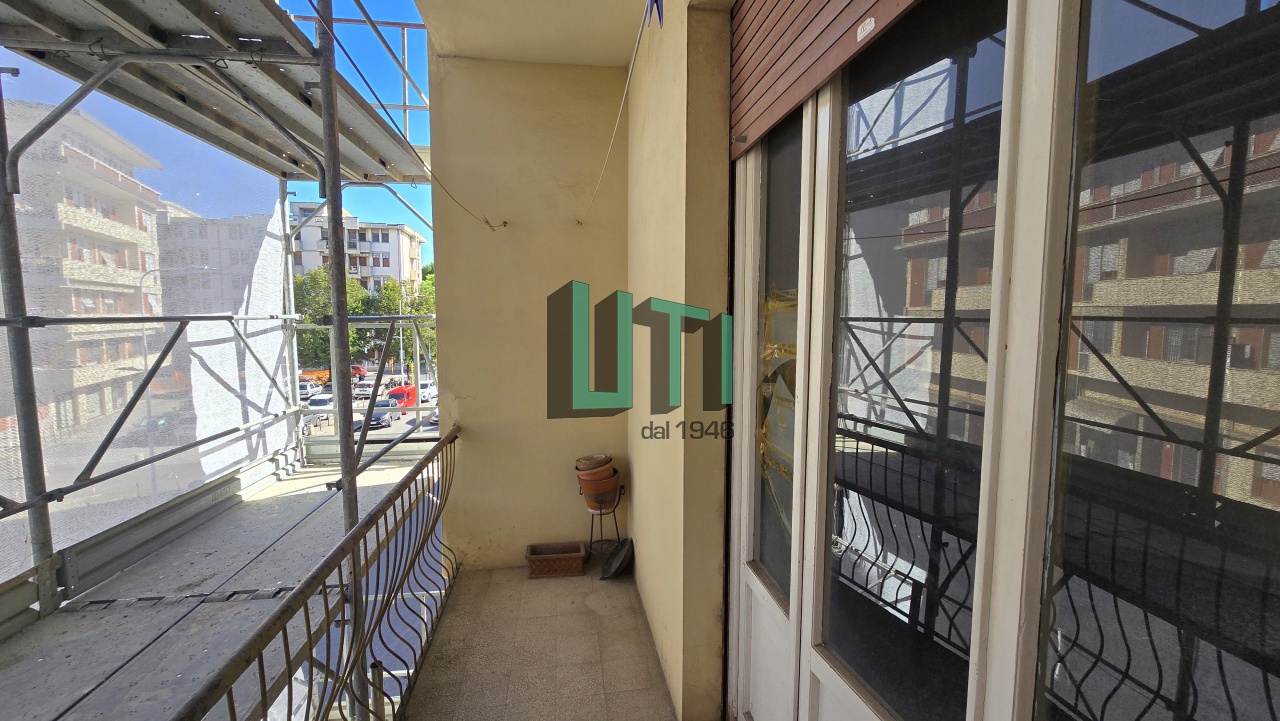 Quadrilocale da ristrutturare in via ambrogio traversari, Firenze