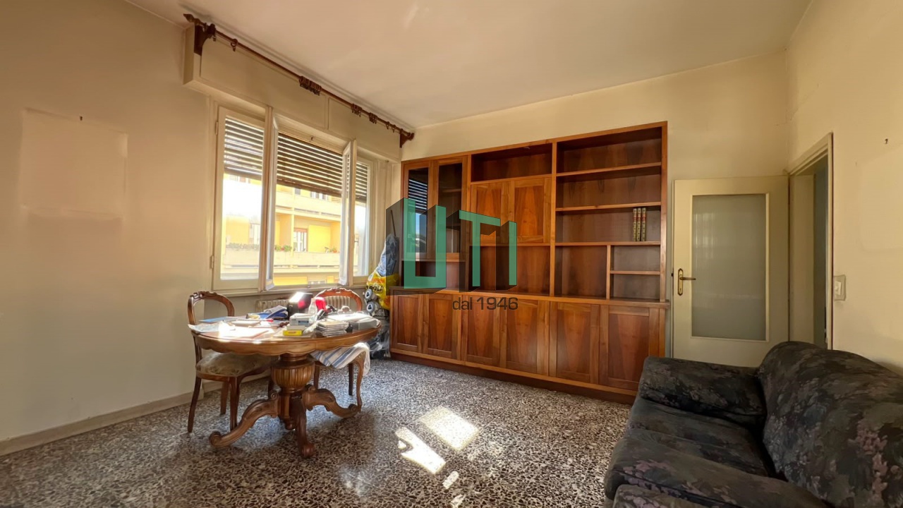 Quadrilocale da ristrutturare in via ambrogio traversari, Firenze
