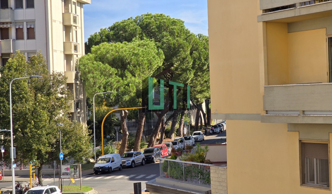 Quadrilocale da ristrutturare in via ambrogio traversari, Firenze