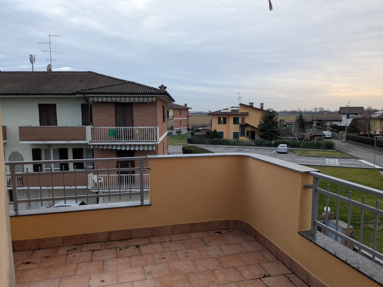 Trilocale con terrazzo in via alcide de gasperi, Portalbera