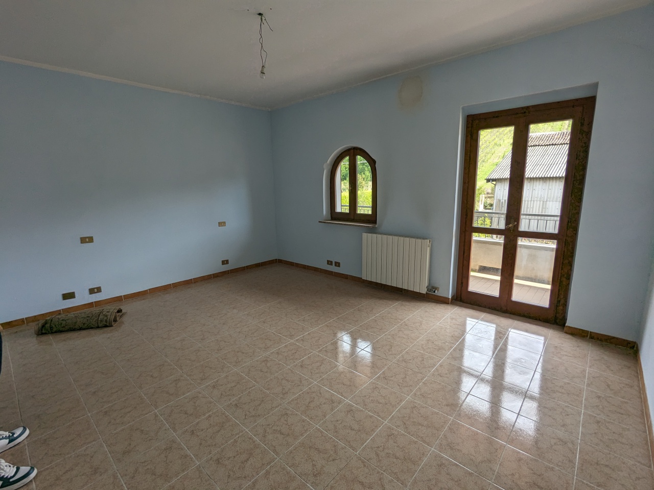 Villa con giardino in via gallini, Broni