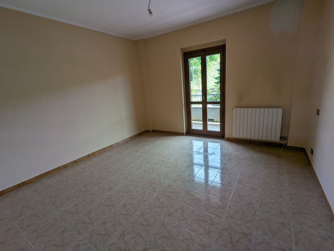 Villa con giardino in via gallini, Broni