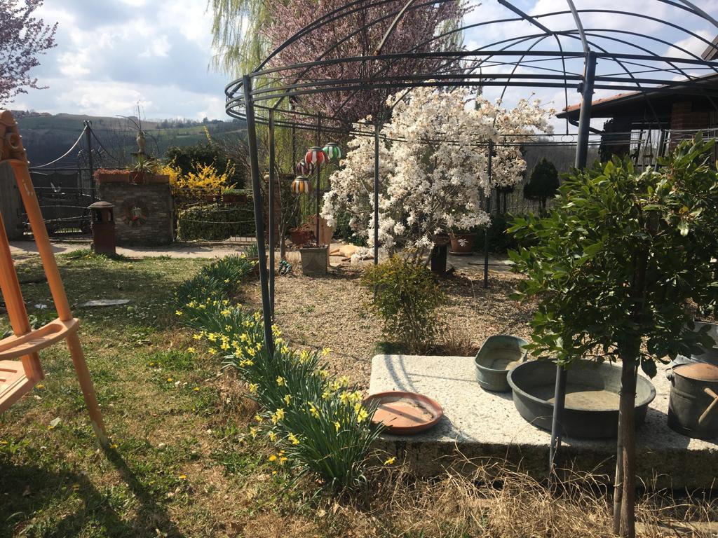 Villa con giardino in via principale, Colli Verdi