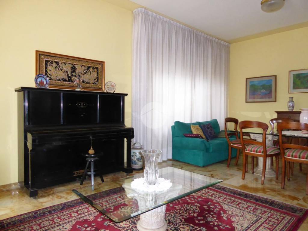 Villa con giardino a Stradella