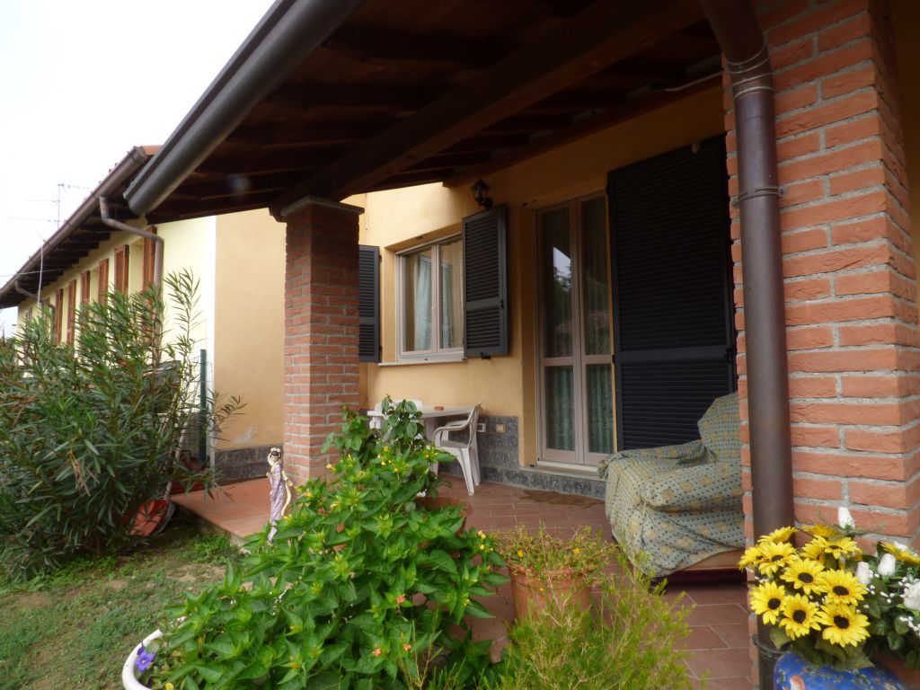 Villa con terrazzo in santa maria, Stradella