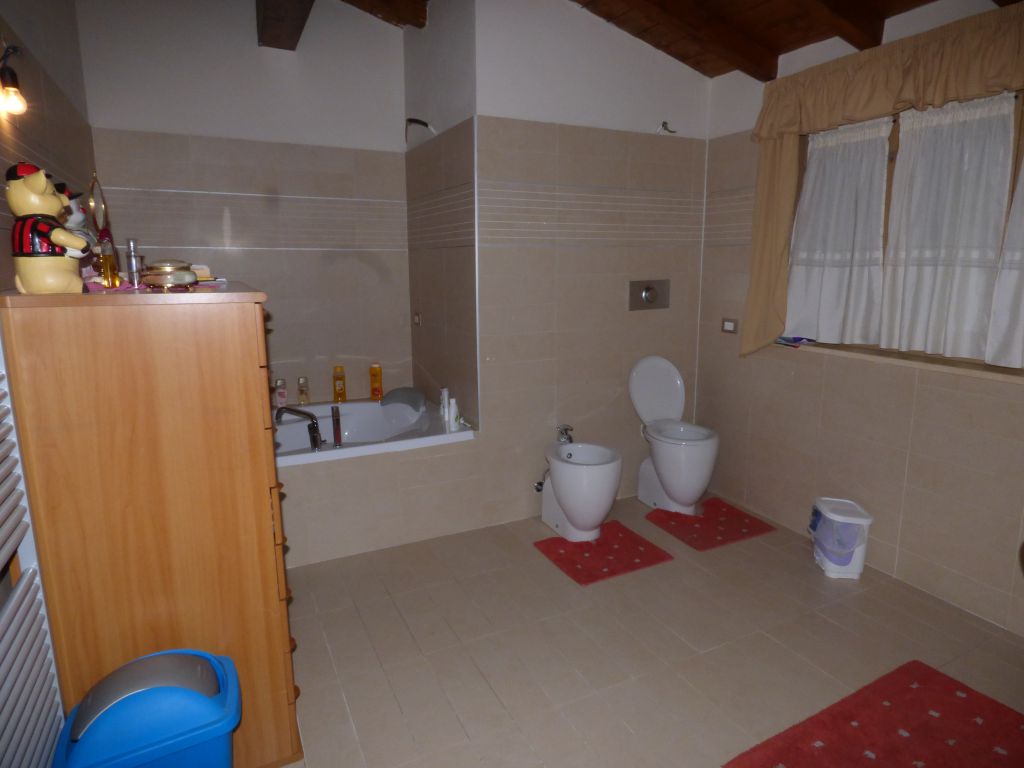 Villa con terrazzo in santa maria, Stradella