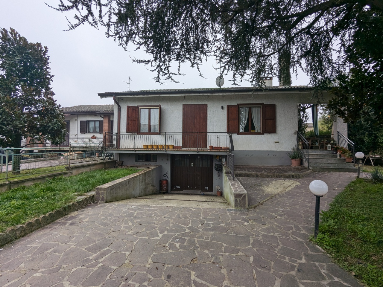 Villa con terrazzo a Stradella