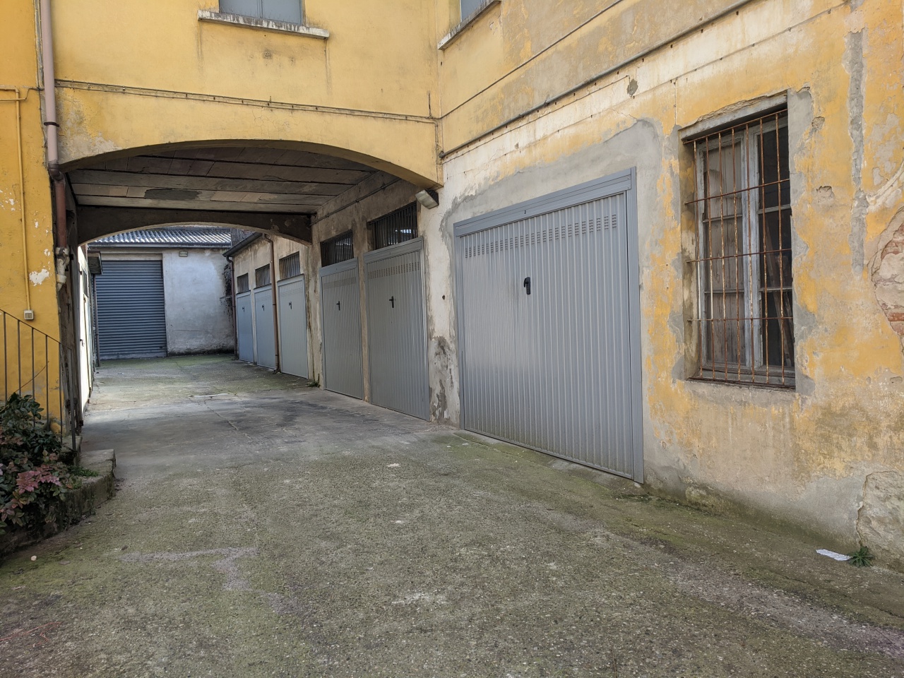 Box/Garage 16mq con box in via trento, Stradella