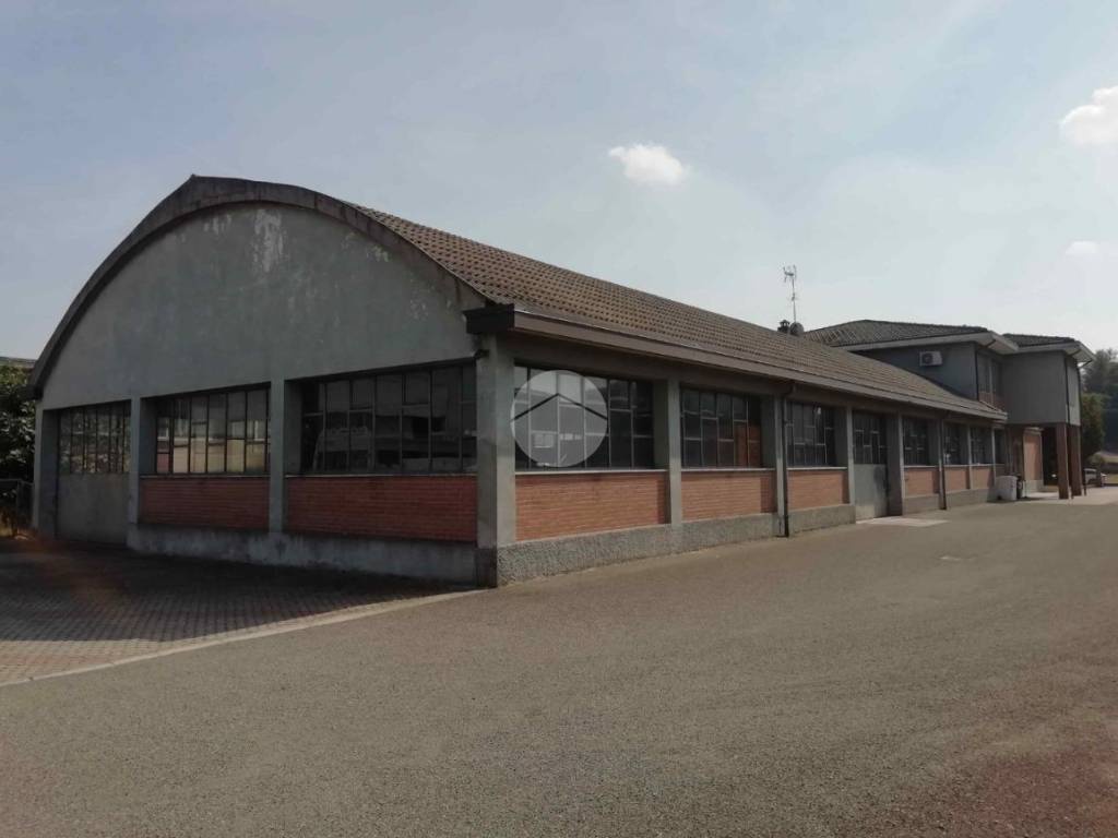 Capannone in vendita a Stradella