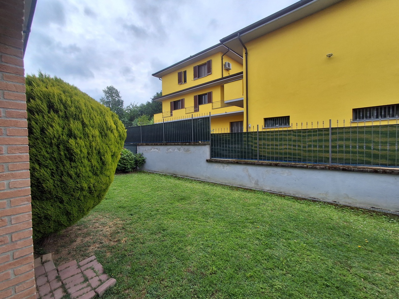 Trilocale con giardino a Santa Giuletta
