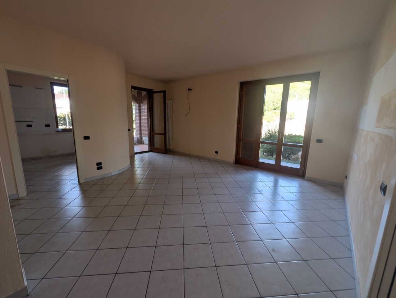 Trilocale con giardino in via viorate, Broni