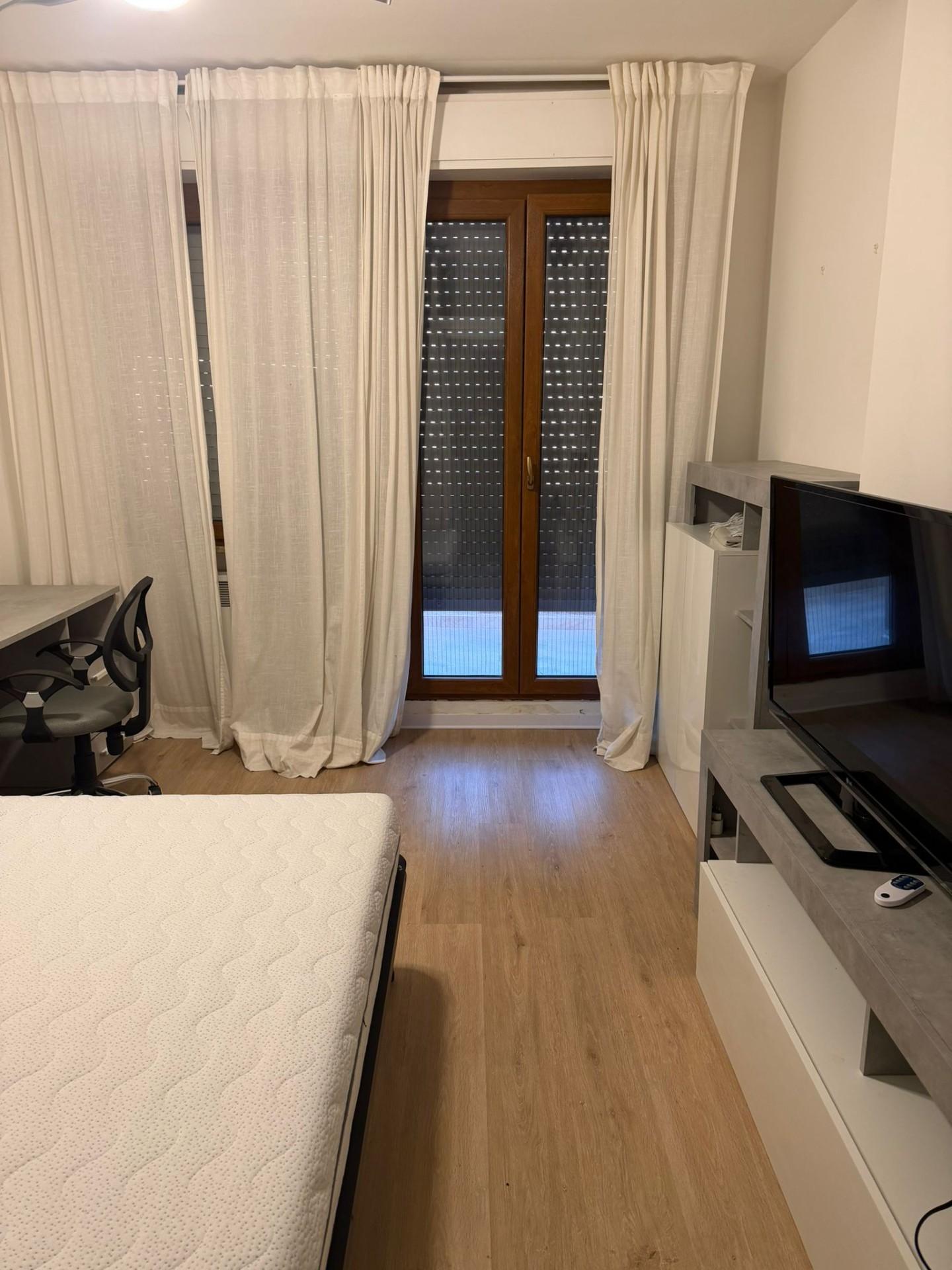 Trilocale arredato in affitto, Pisa landi