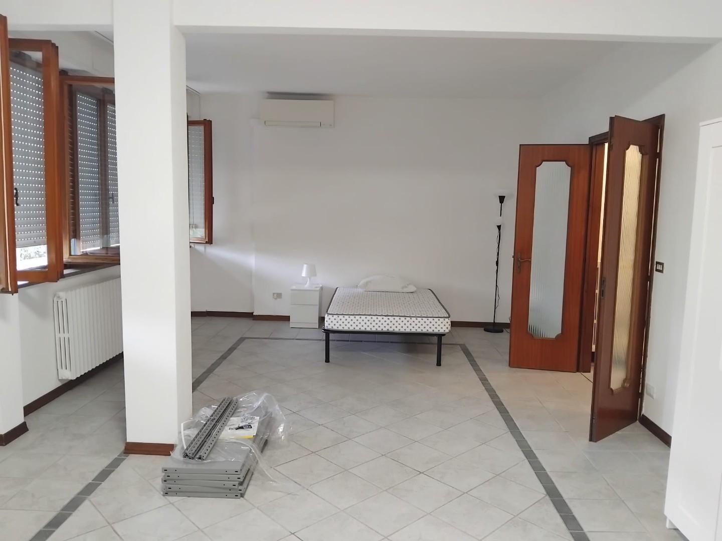 Stanza Singola nuova, Pisa porta a lucca