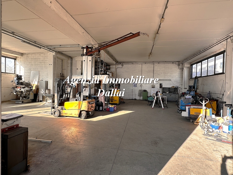 Capannone con giardino a Borgo San Lorenzo