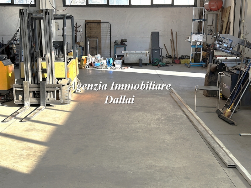 Capannone con giardino a Borgo San Lorenzo