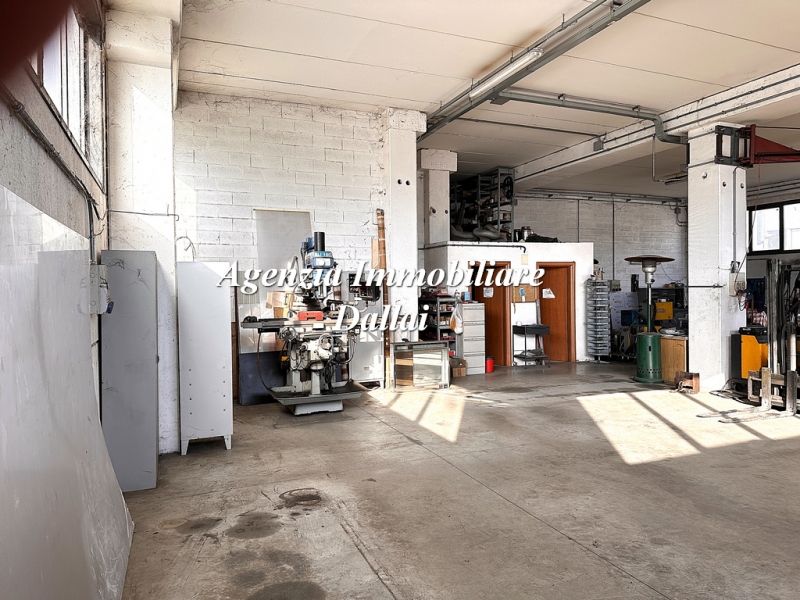 Capannone con giardino a Borgo San Lorenzo