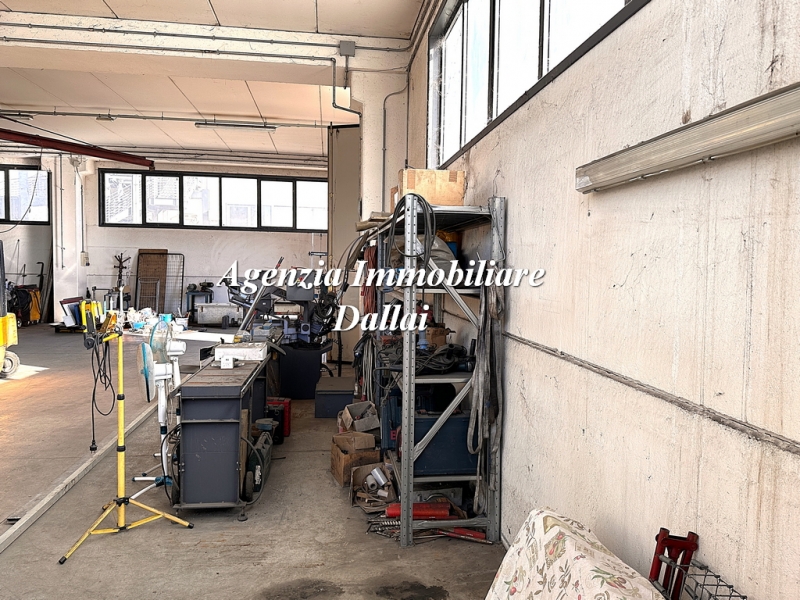 Capannone con giardino a Borgo San Lorenzo