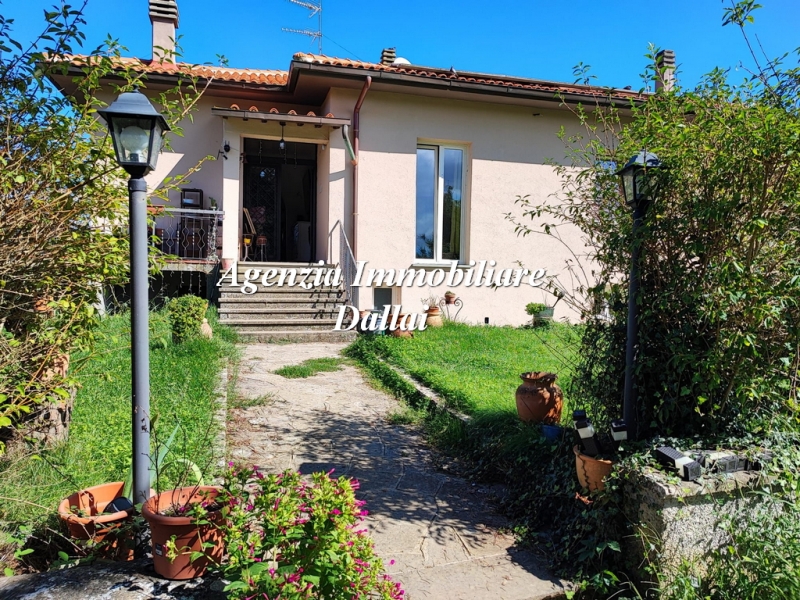 Villa con giardino a Borgo San Lorenzo