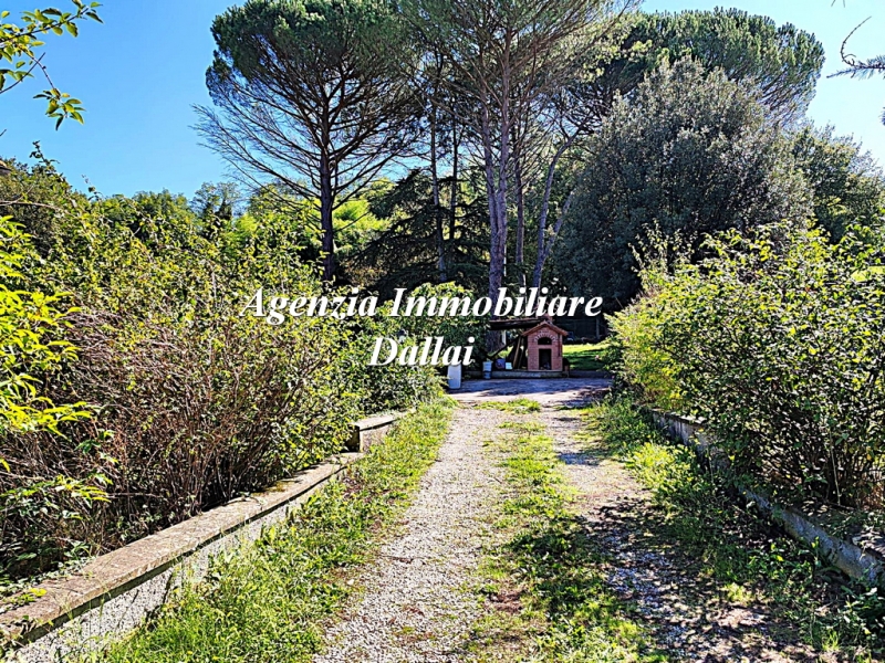 Villa con giardino a Borgo San Lorenzo