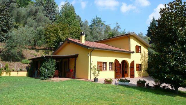 Villa con giardino, Lucca arliano