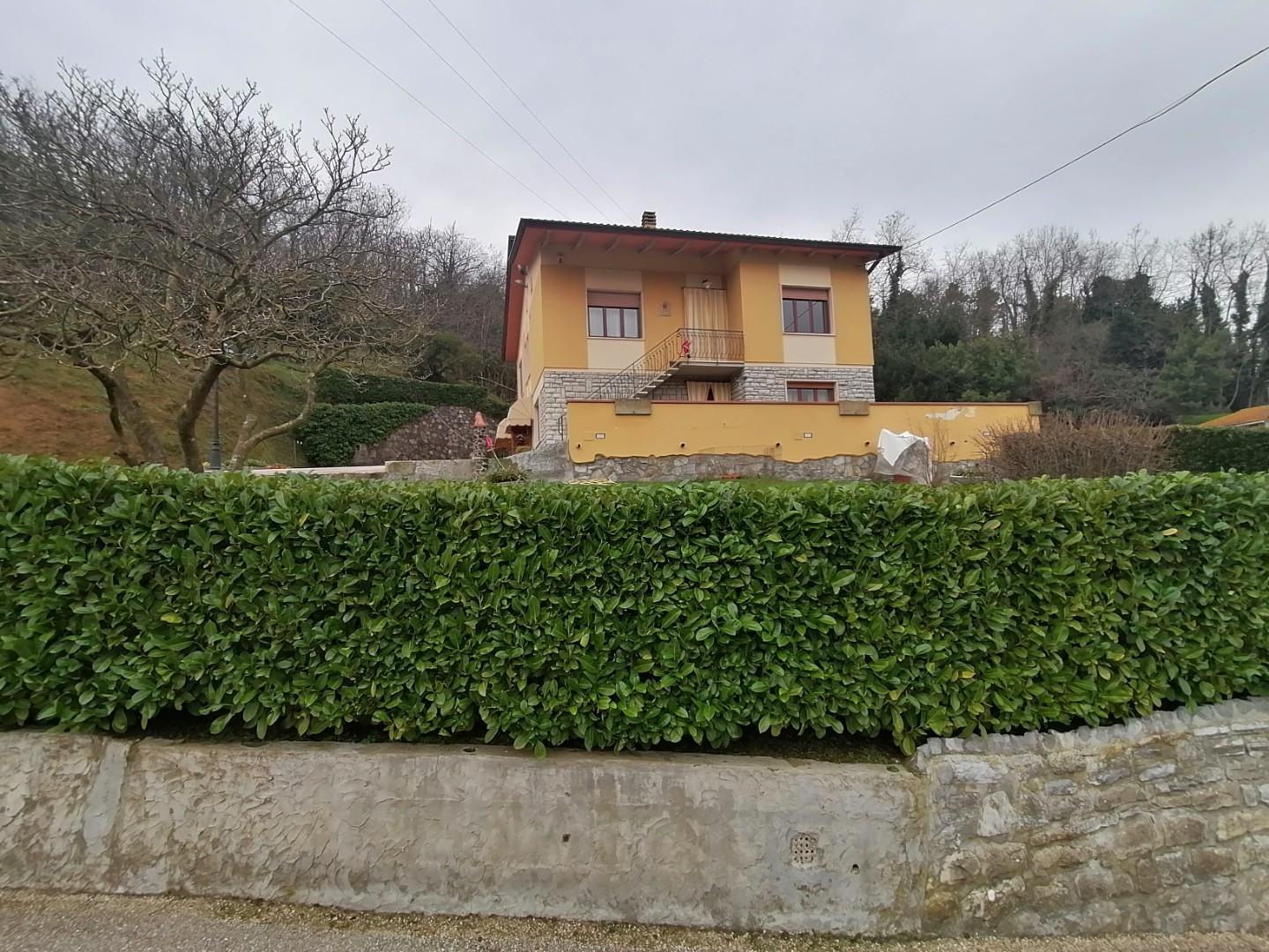 Villa con giardino, Lucca balbano