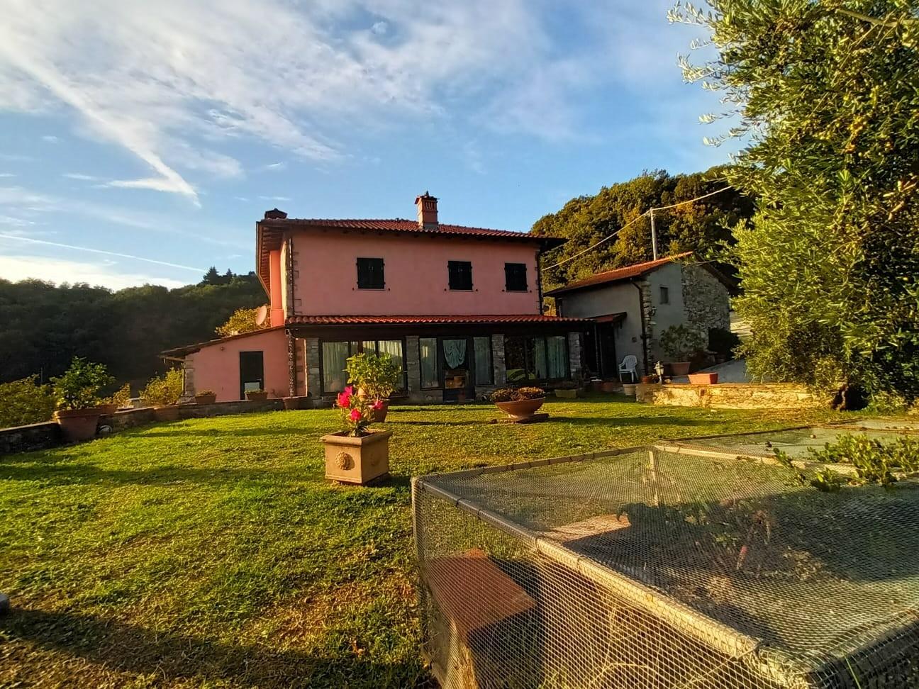 Villa con giardino, Pescaglia monsagrati