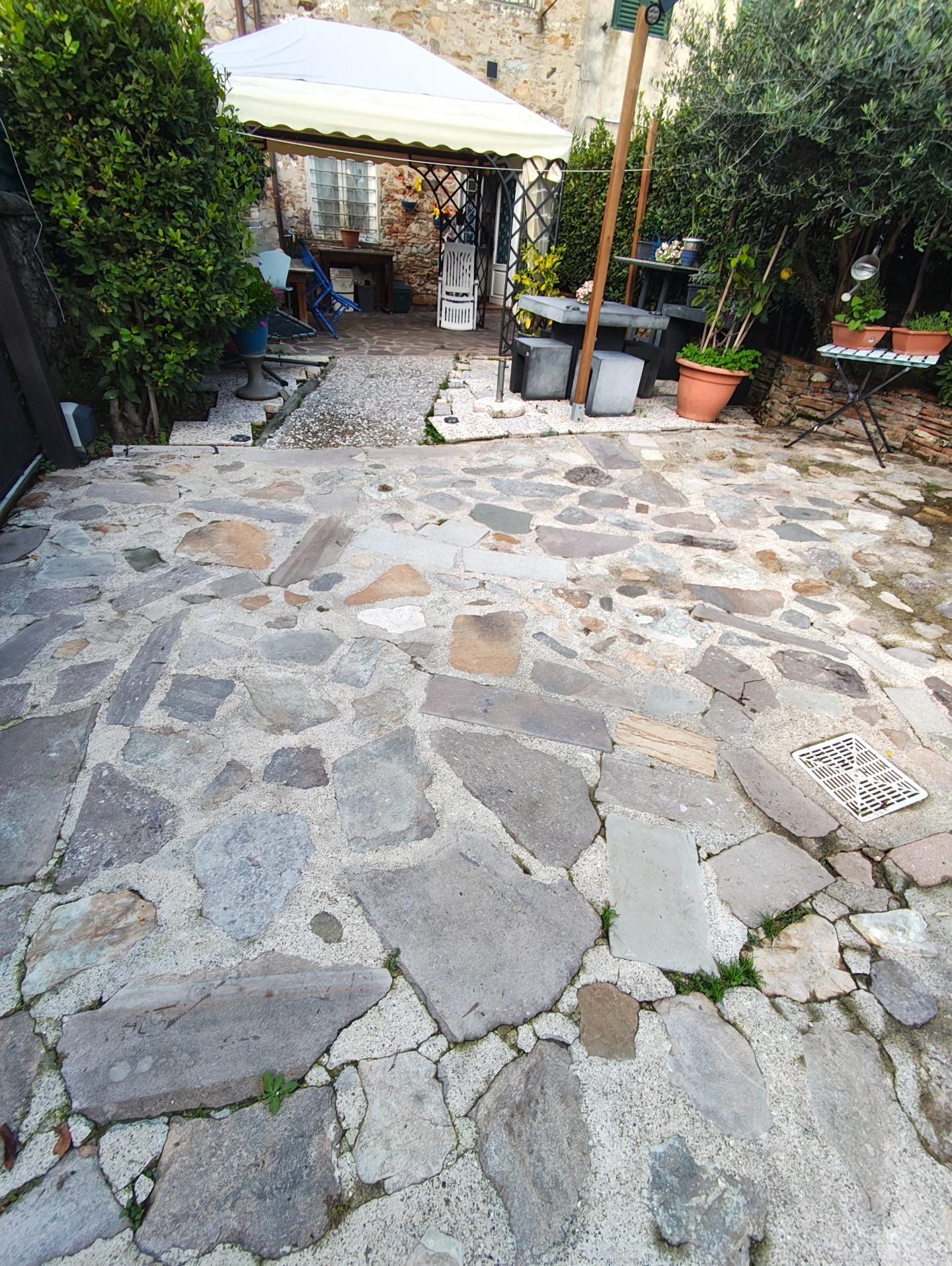 Casa indipendente con giardino, Lucca sorbano del vescovo