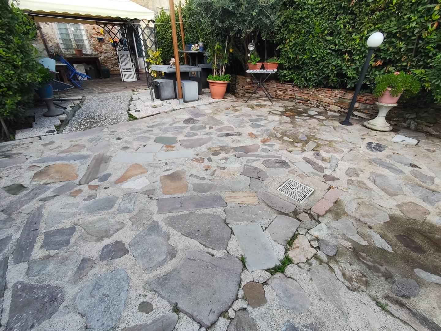 Casa indipendente con giardino, Lucca sorbano del vescovo