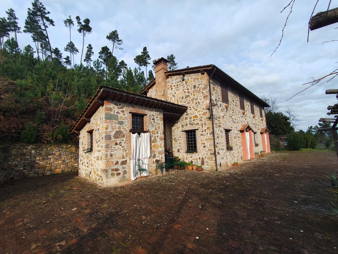 Rustico con giardino, Capannori colle di compito