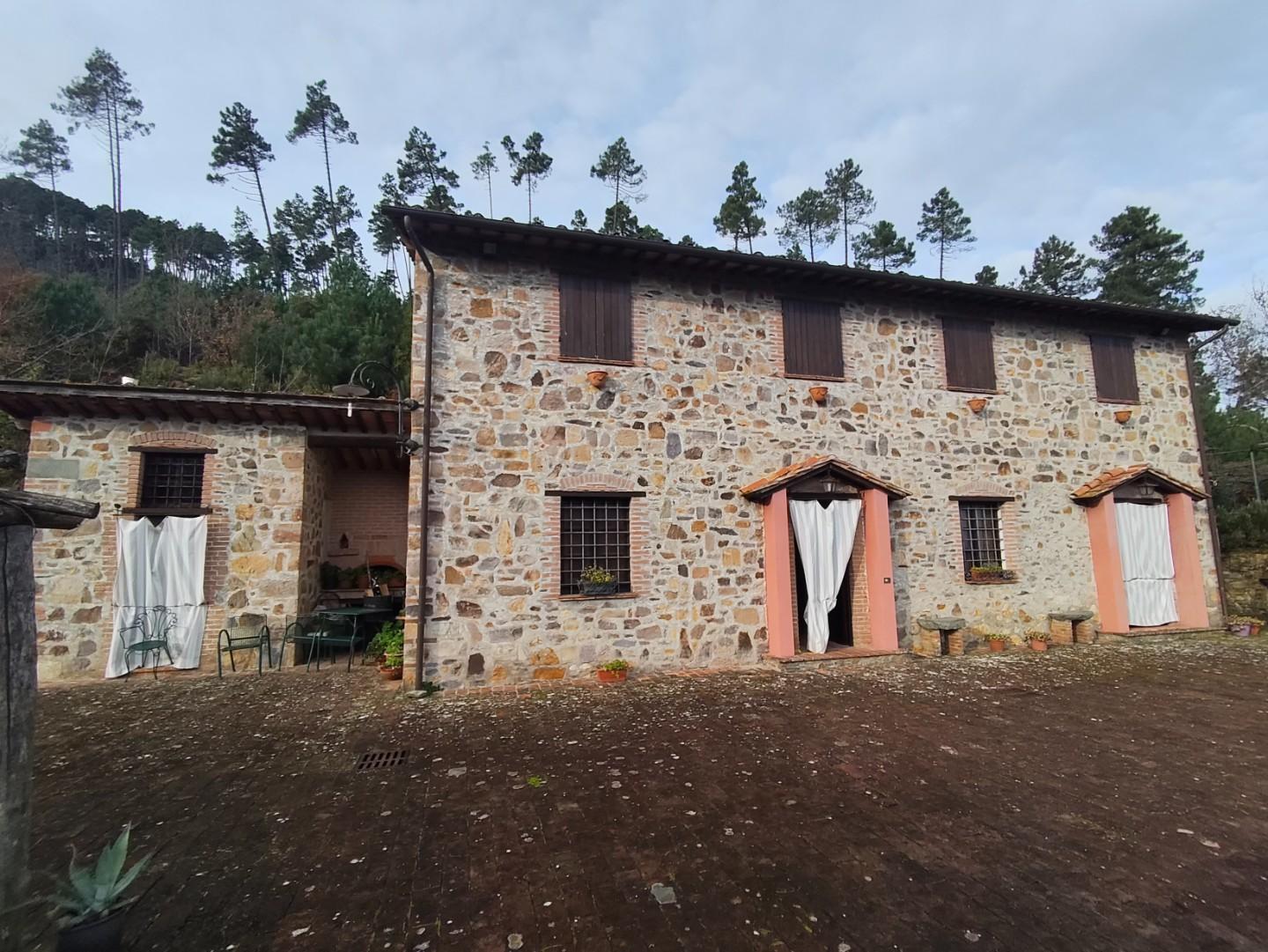 Rustico con giardino, Capannori colle di compito