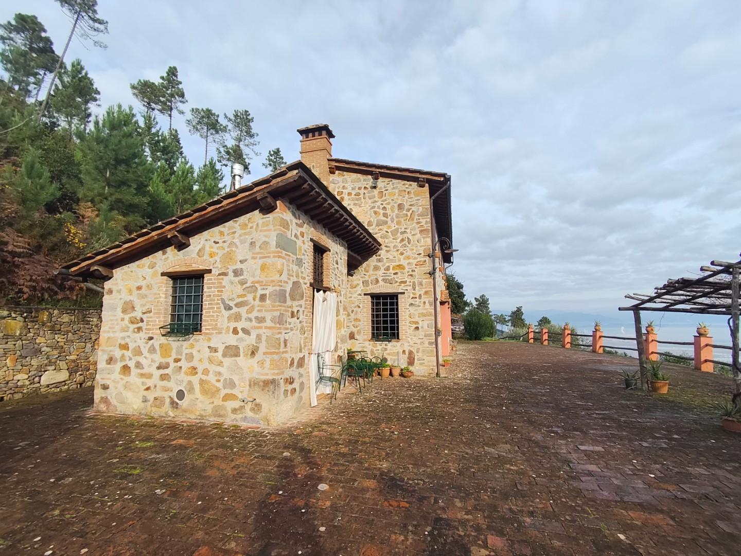 Rustico con giardino, Capannori colle di compito