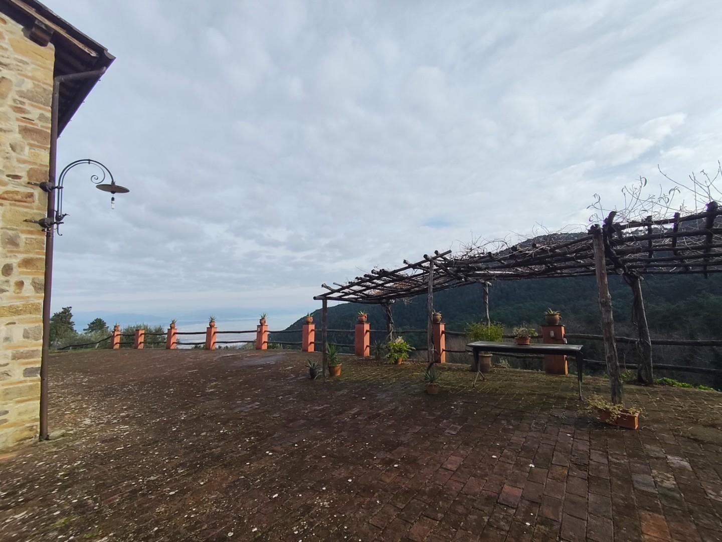 Rustico con giardino, Capannori colle di compito