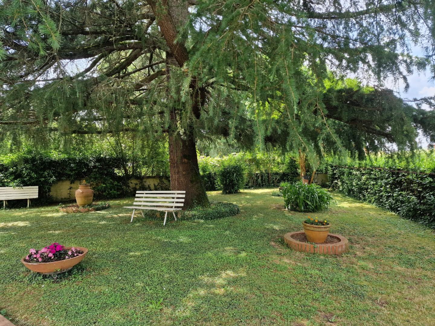 Villa con giardino a Lucca