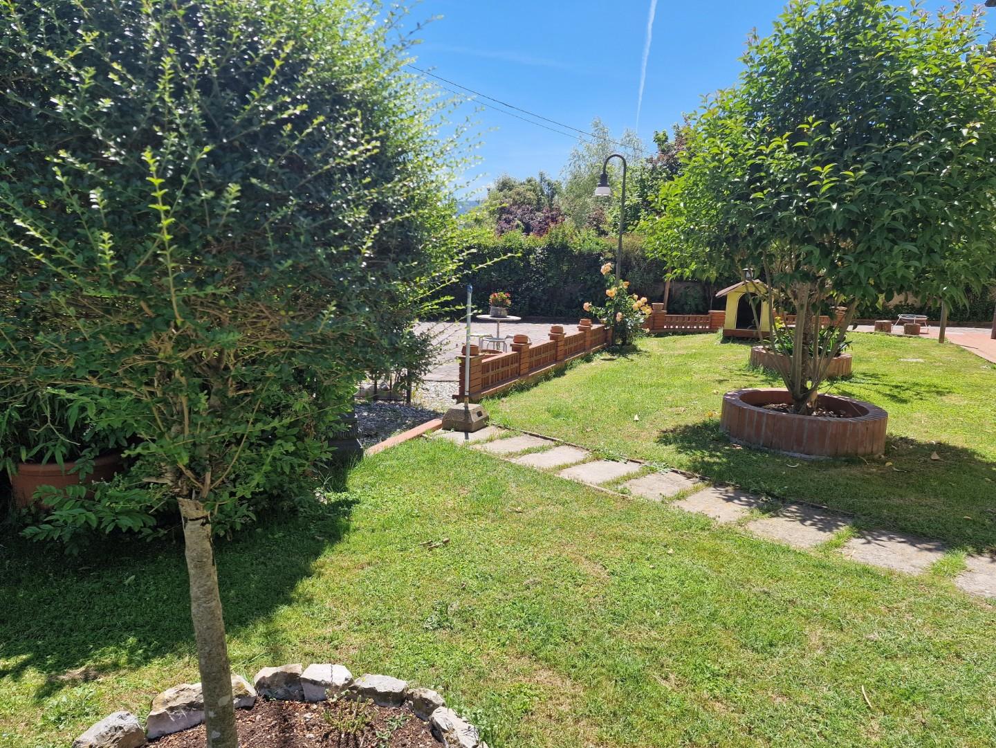 Villa con giardino a Lucca