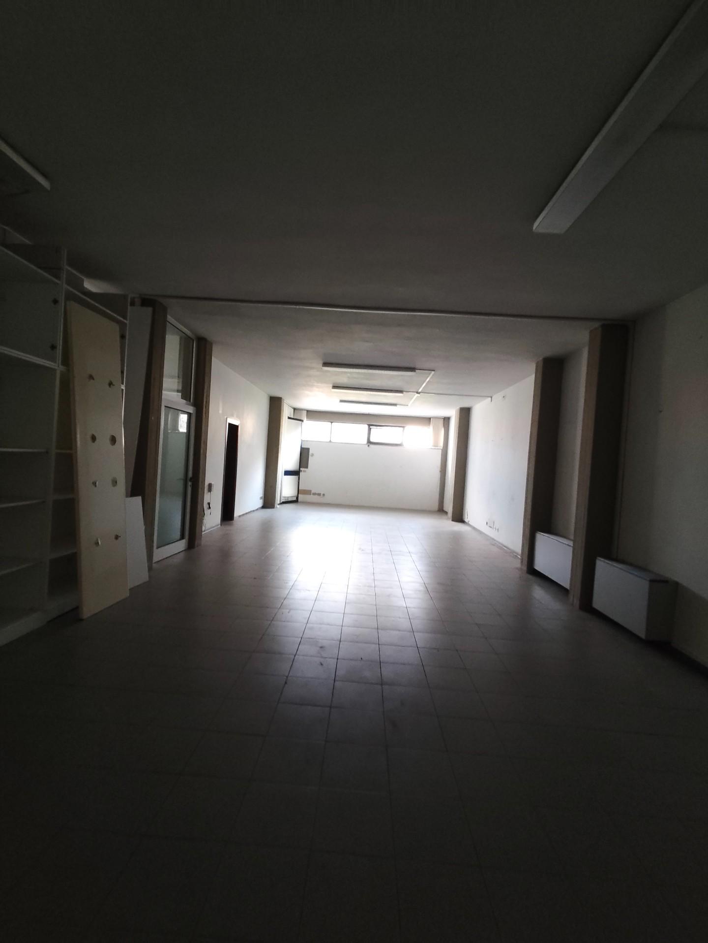 Locale commerciale in vendita, Lucca san marco