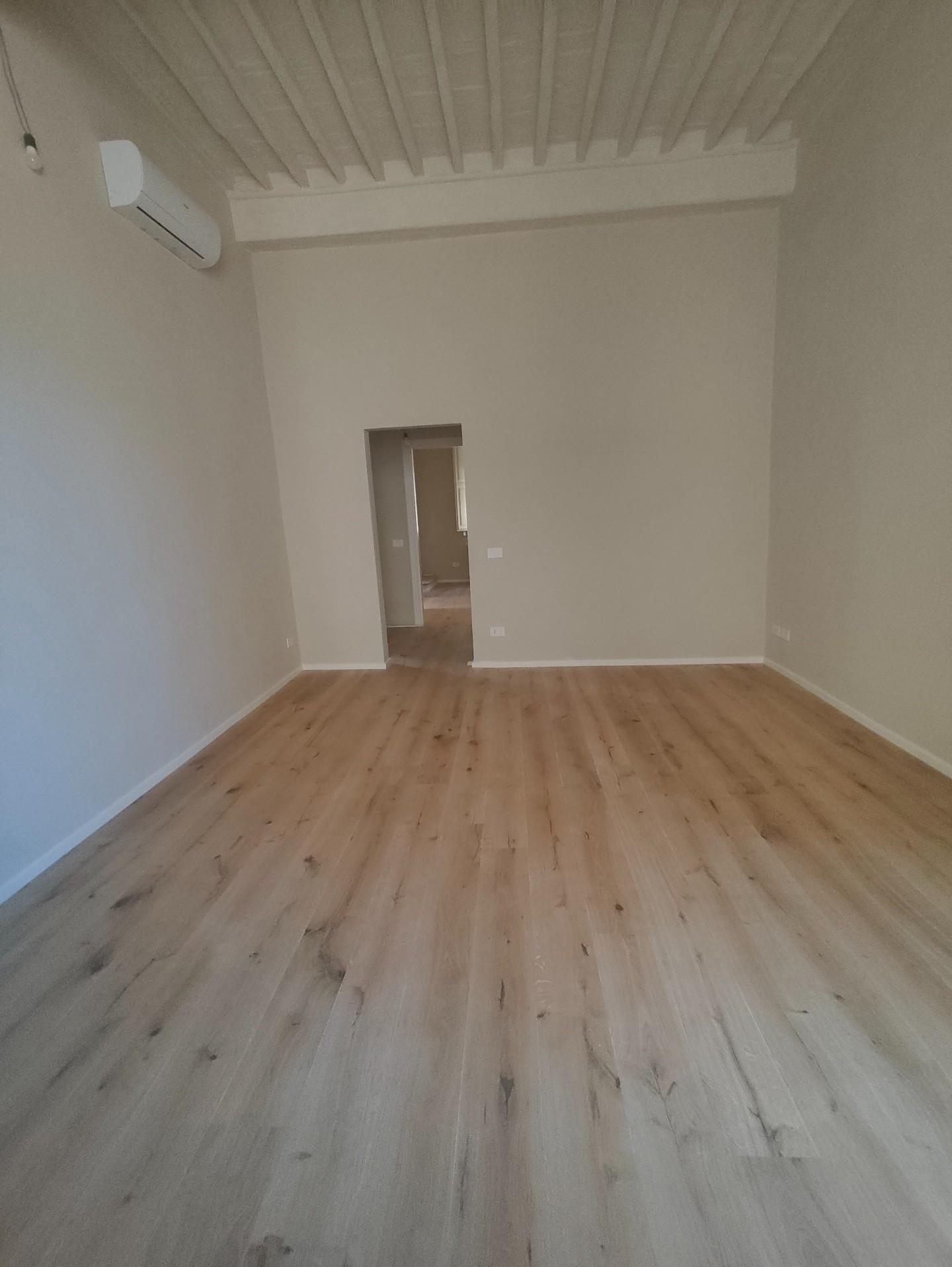 Appartamento nuovo, Lucca centro storico