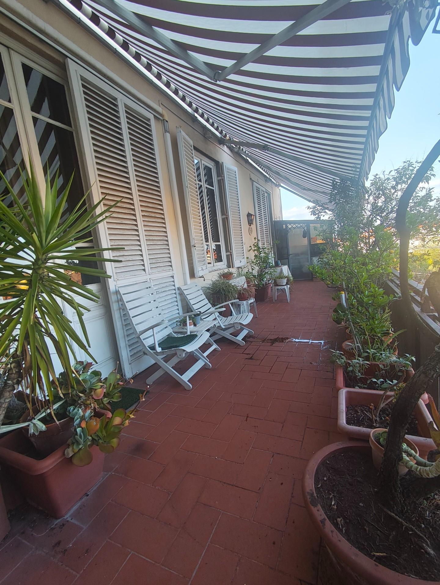Appartamento con terrazzo, Lucca arancio