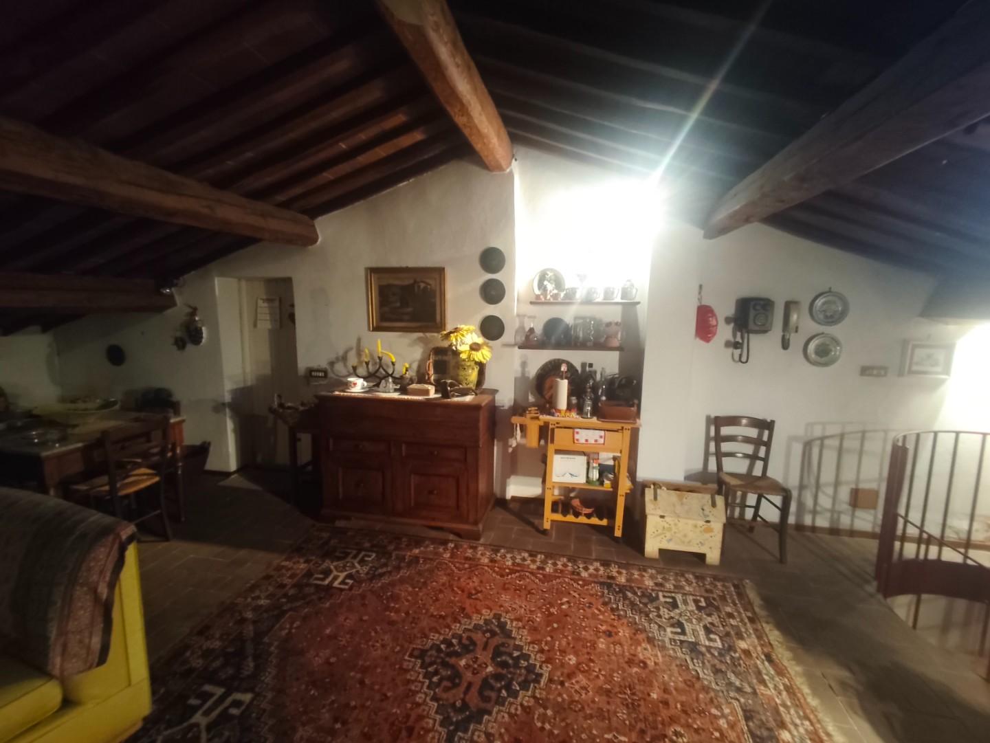 Appartamento con terrazzo, Lucca arancio